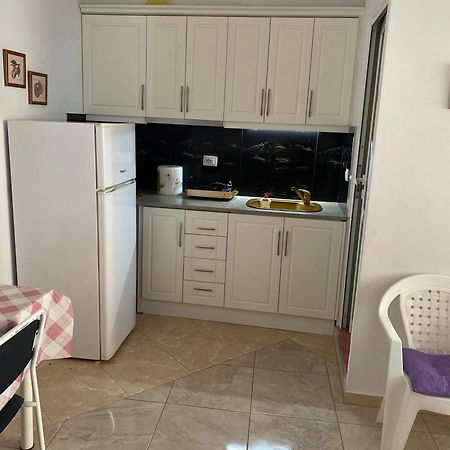 Apartament Roisin Sarandë Exterior foto